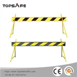 Barreira de placas de PVC amarela com fita reflexiva